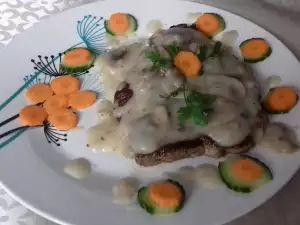 Steaks with Mushroom Sauce