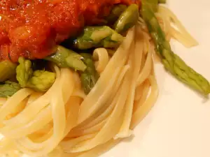 Asparagus and Tomato Sauce Pasta