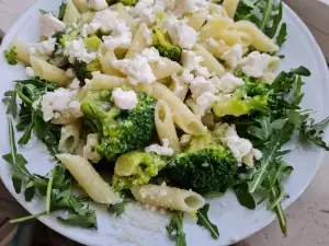 Pasta with Broccoli, Arugula and Cheese