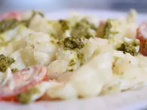 Pasta with Cherry Tomatoes and Pesto