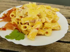 Pasta with Oyster Mushroom and Prosciutto