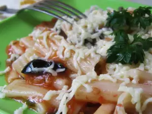 Pasta with Sauce and Olives