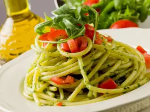 Spaghetti with Arugula and Tomatoes