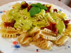 Pasta with Zucchini and Sun-Dried Tomatoes