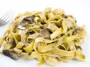 Tagliatelle with Mushrooms and Cream