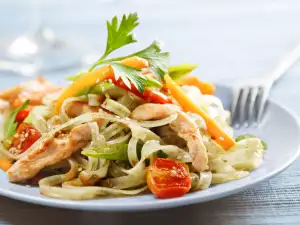 Italian Salad with Spaghetti and Chicken