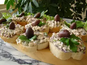 Light Pâté with Olives and Cottage Cheese