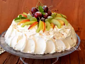 Pavlova Cake with Summer Fruit