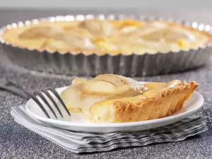 Cake with Pears and Eggs