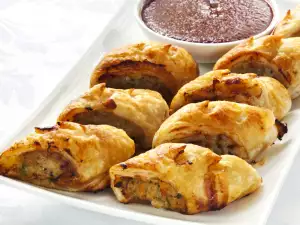 Mini Pies Stuffed with Lamb