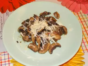 Royal Field Mushrooms with Butter and Yellow Cheese