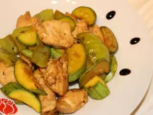 Quick Chinese-Style Chicken with Peppers and Zucchini