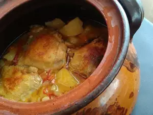 Exquisite Chicken Legs with Vegetables in a Clay Pot