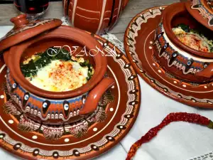 Clay Pots with Spinach, Cheese and Eggs