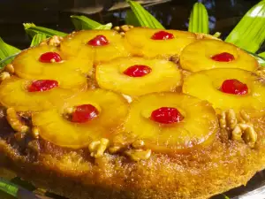 Upside-Down Cake with Pineapple