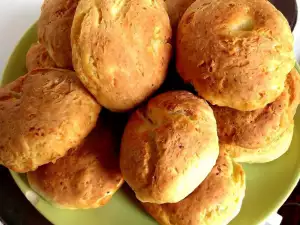 Quick Buns with Butter and Feta Cheese