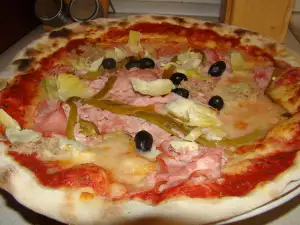 Pizza with Artichoke, Tuna and Ham