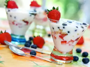 Yoghurt with Fruits