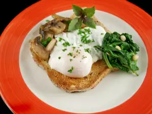 Poached Eggs on Mushrooms