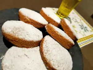 Spanish Christmas Lard Biscuits (Polvorones)