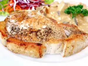 Pork Chops with Mushroom Sauce