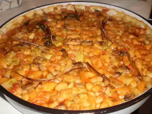 Vegan Oven-Baked Beans with Vegetables