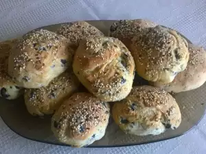 Lean Bread Buns with Olives