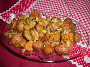 Smothered New Potatoes with Garlic and Dill