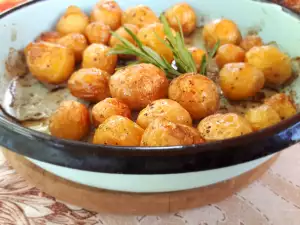 Aromatic New Potatoes in the Oven