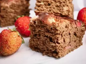 Protein Cake with Bananas and Strawberries