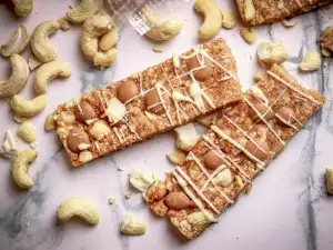 Crunchy Cashew Protein Bars