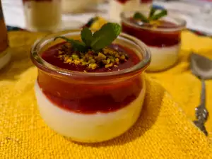 Homemade Strawberry and Raspberry Pudding