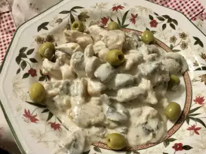 Turkey Fillet with Mushrooms in White Sauce