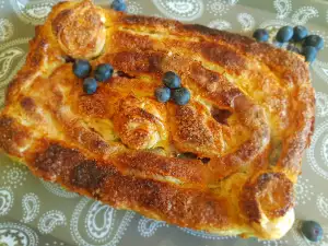 Puff Pastry Pie with Blueberries