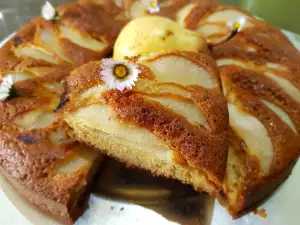 Fluffy Sponge Cake with Pears and Milk