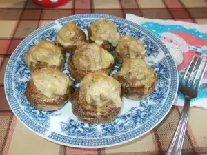 Stuffed Mushrooms with Minced Meat and Yellow Cheese