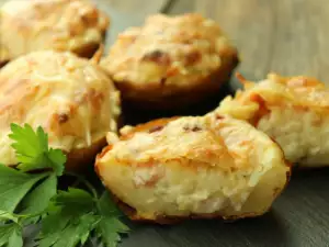 Stuffed Potatoes with Smoked Bacon and Cream Cheese