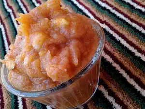 Pumpkin Puree with Coconut Oil, Raisins and Cinnamon