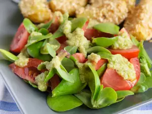 Salad with purslane