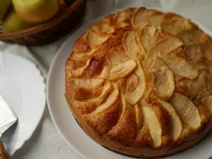 The Perfect Apple Pie Cake