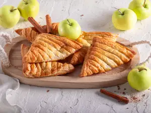 Easy Puff Pastry Apple Turnovers