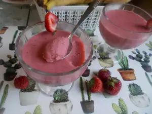 Strawberry Dessert with Gelatin