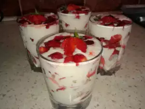 Sour Cream, Strawberries and Banana Cream