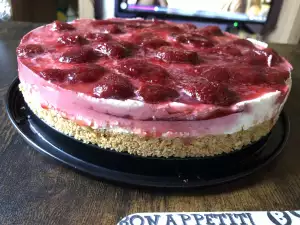 No Bake Cheesecake with Strawberry Jam