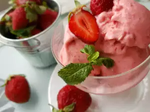 Quick Strawberry Ice Cream