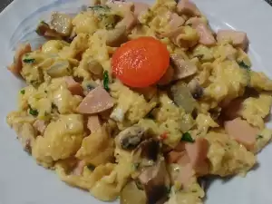 Scrambled Eggs with Sausage and Mushrooms