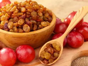 How to Dry Grapes for Raisins?