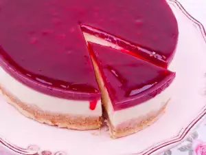 Cheesecake with Raspberries and Rum