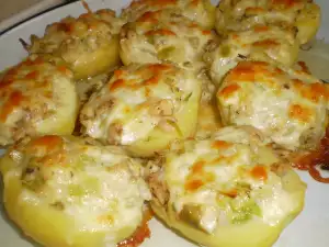 Baked Potatoes with a Leek and Mushroom Filling