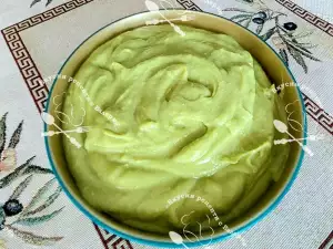 Vegetable Spread with Avocado and Boiled Eggs